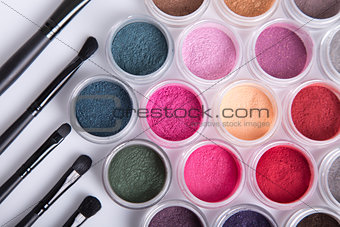 Set of bright mineral eye shadows and brushes 