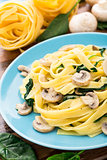 Fettuccine with spinach and mushrooms