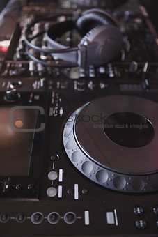 Sound mixer of DJ turntable