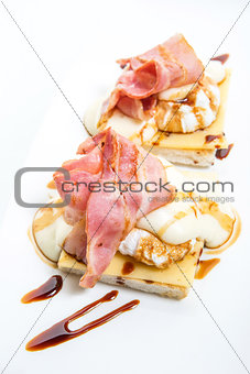 Eggs Benedict with ham on toast with cheese