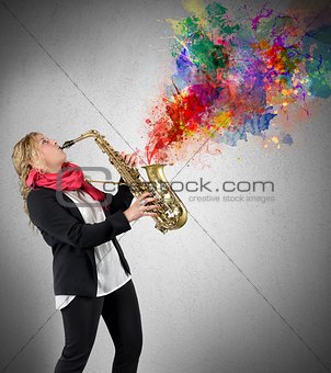 Women saxophonist