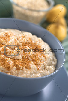 Oatmeal and Maca Porridge with Cinnamon