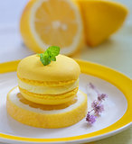 yellow lemon macaron