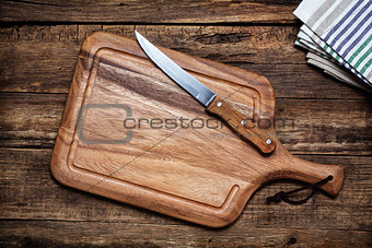 Cutting board and a kitchen knife