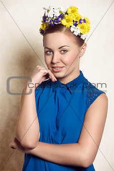 girl with spring floral hair-style 