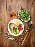 Grilled salmon and whtie wine
