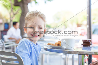 kid at cafe