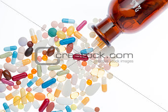 Different pills and shtanglass