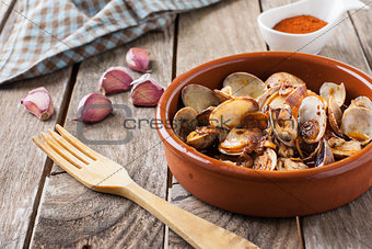 Seafood style clams