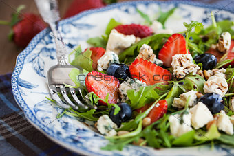 Arugula, strawberry, blueberry and blue cheese salad