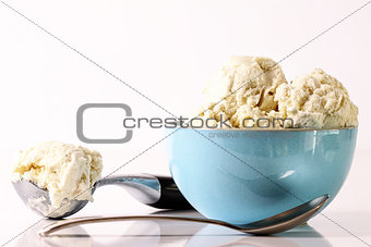 Vanilla ice cream in blue bowl 
