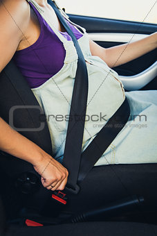 Pregnant woman wear safety belt