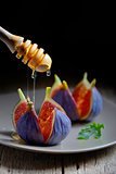 Figs with honey 