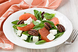 Spinach grapefruit goat cheese salad with pecan nut
