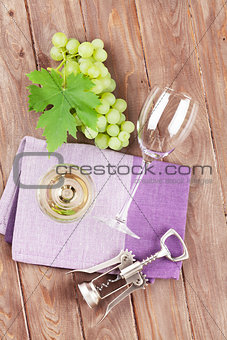 White wine glass and grapes