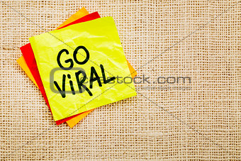 Go viral - sticky note