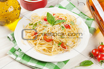 Spaghetti pasta and white wine