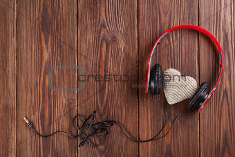 Heart toy with headphones