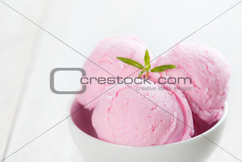 Close up strawberry ice cream in bowl