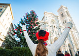 Young travel rejoicing to be in Florence on Christmas time