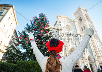 Young travel rejoicing to be in Florence on Christmas time