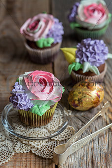 Cupcakes with floral decor.