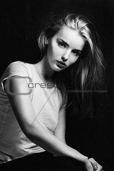 young pretty woman portrait black&amp;white, beautiful fashion