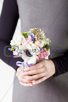 Holding a beautifull spring bouquet