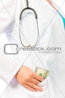 Doctor puts it in his pocket a bribe