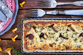 Chanterelle mushroom, cheese and thyme quiche