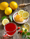 Rosehip tea with lemon 