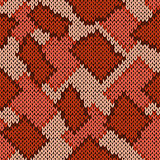 Knitting seamless scrappy pattern in warm hues