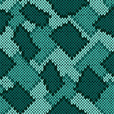 Knitting seamless scrappy pattern in turquoise hues