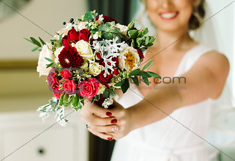 Bride with a bouquet of rose in the hands.