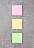 Blank different colors sticky note paper on table
