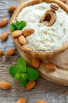 Scoop and mint in a bowl with almond flour.