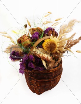 Dry fowers in the basket