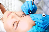 Permanent make-up wizard makes eyebrow correction procedure.