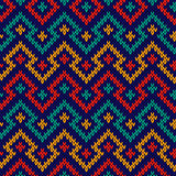 Knitting seamless geometric colour pattern