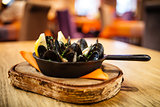 Steamed mussels with dressing