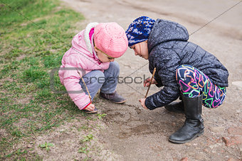 Children draw on the ground