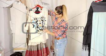 Woman with hangers in parlour
