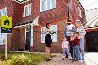 Realtor Outside House For Sale With Young Family