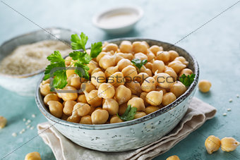 Sprouted chickpeas in the bowl.