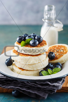Cottage cheese pancakes with blueberries and mint