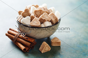 Brown cane sugar and a white sugar in a bowl