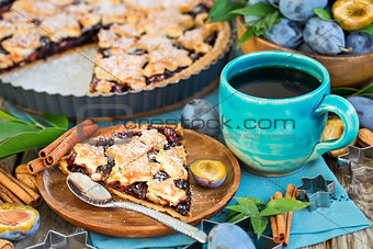 Plum pie with cinamon and almonds