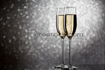 New Year's picture of two wine glasses with sparkling champagne
