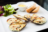 Baked mussels au gratin