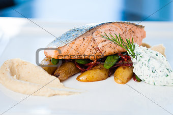 Baked salmon with potatoes